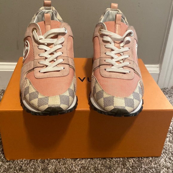 Louis Vuitton Women Sneakers - Picture 1 of 4